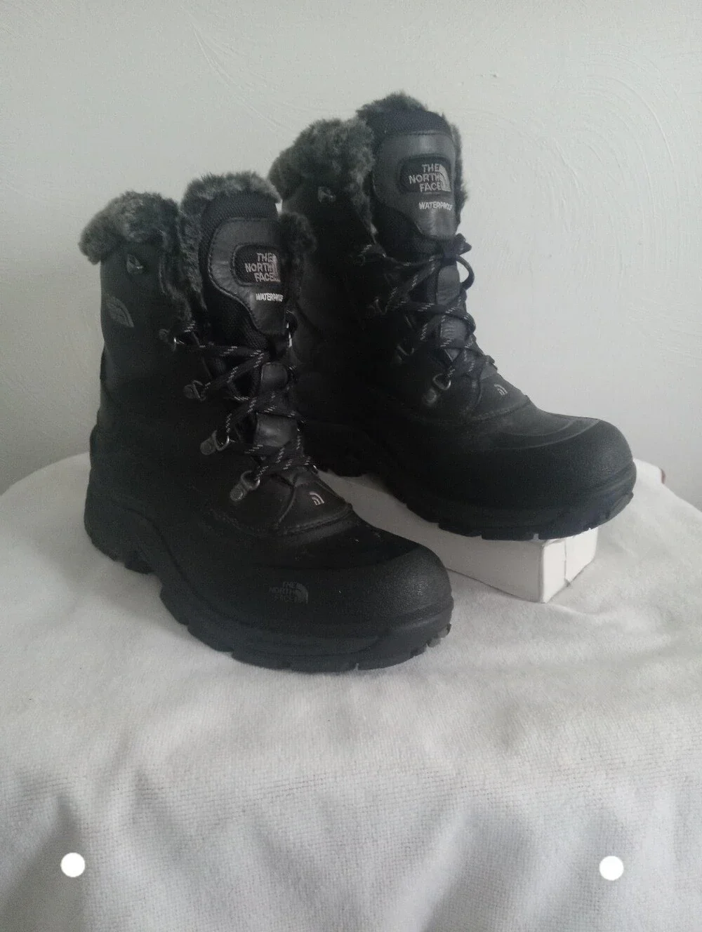 Mens North Face Water Proof Snow Boots Size 12